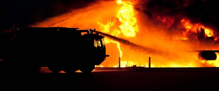 Après les flammes, le temps de la reconstruction Après les flammes, le temps de la reconstruction